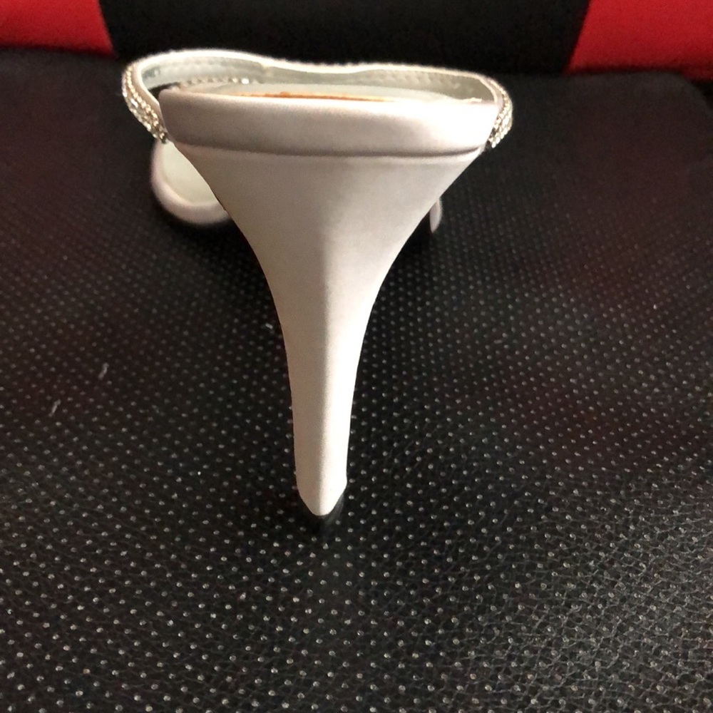 INDEED. 3 1/4 inch high heel cocktail sandals. NIB. - Picture 4 of 8